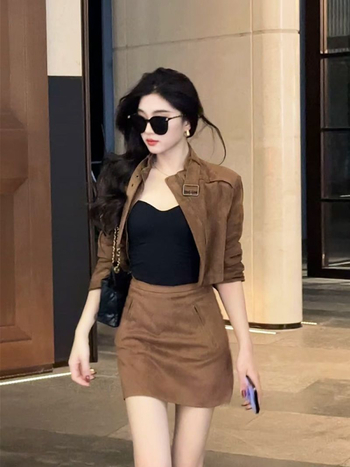 Maillard retro Hongkong stil od suede materijala, dvodijelni set za žene: kratka jakna i suknja s visokim strukom