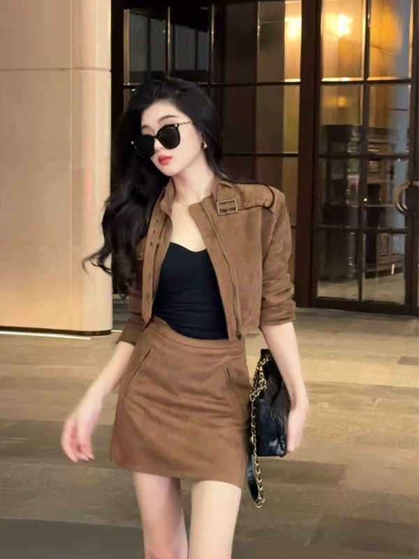Maillard retro Hongkong stil od suede materijala, dvodijelni set za žene: kratka jakna i suknja s visokim strukom