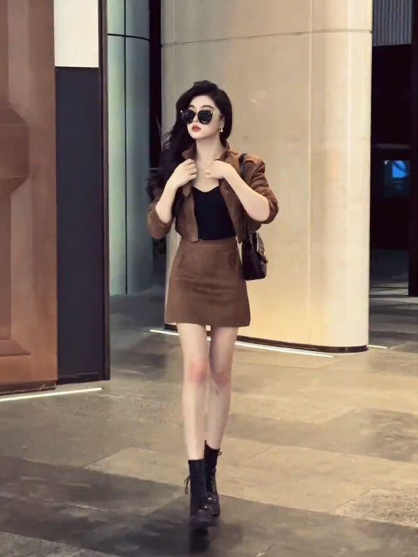 Maillard retro Hongkong stil od suede materijala, dvodijelni set za žene: kratka jakna i suknja s visokim strukom