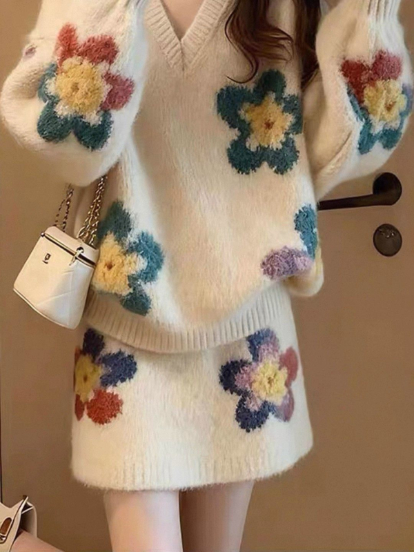 Dvodijelni set za ženu sitnijeg rasta, jesen-zima, s floralnim uzorkom, V-izrezom, pleteni džemper i kratka suknja