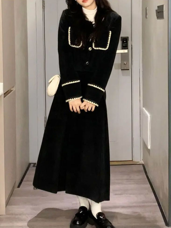 Dvodijelni kostim sa suknjom i sakoom, inspiriran Chanel stilom, jesen-zima 2025, retro Hepburn stil, elegantan komplet odjeće s dojmom visoke kvalitete.