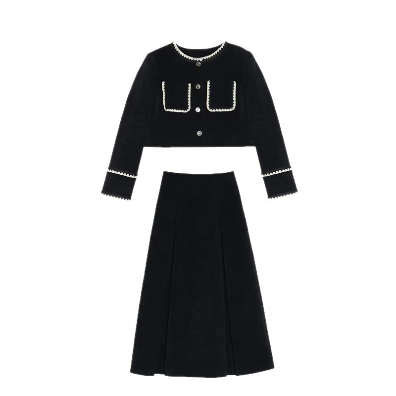 Dvodijelni kostim sa suknjom i sakoom, inspiriran Chanel stilom, jesen-zima 2025, retro Hepburn stil, elegantan komplet odjeće s dojmom visoke kvalitete.