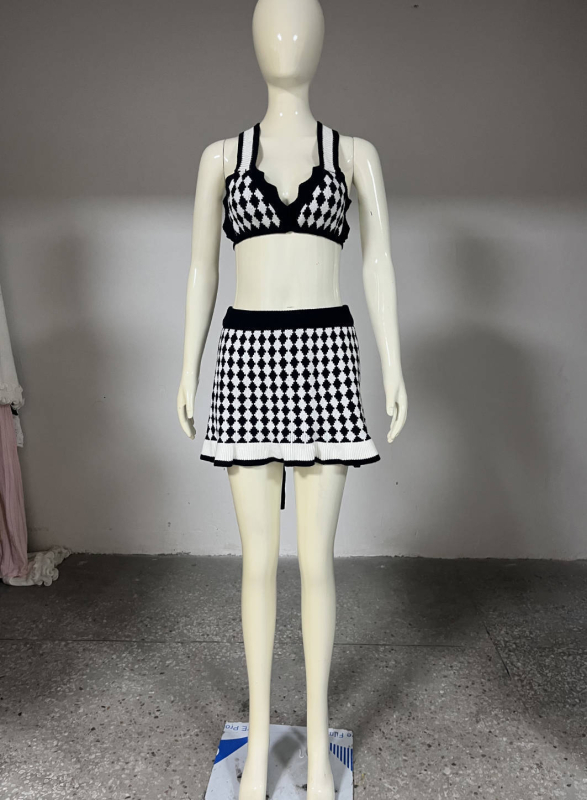2025 Bikini: top bez rukava i kratka pletena suknja u boho boji – set