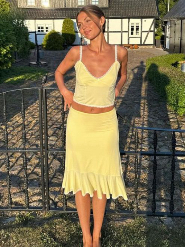 Elegantni set u europsko-američkom stilu s čipkastim rubom, suknja s trakama i volanima