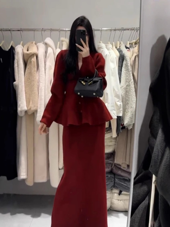 Hepburn stil: vrhunski korejski top i crveni dvodijelni kostim sa suknjom za žene, jesen-zima