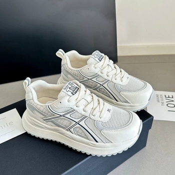 Ženske tenisice s mrežastim gornjim dijelom, stil dad shoes, 2025 ljeto–jesen, debela potplat za povećanje visine, bijele, lagane, prozračne