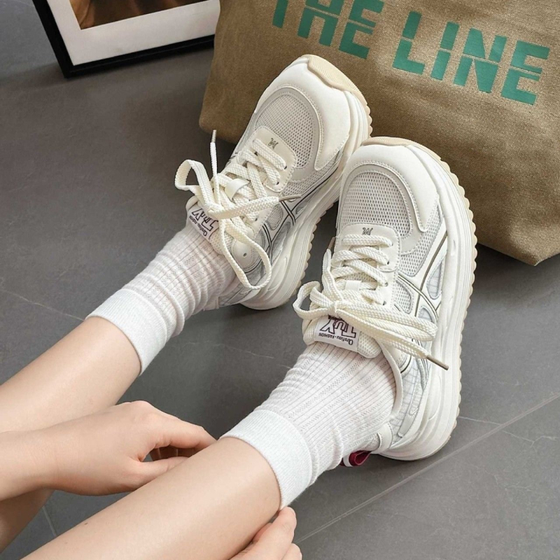 Ženske tenisice s mrežastim gornjim dijelom, stil dad shoes, 2025 ljeto–jesen, debela potplat za povećanje visine, bijele, lagane, prozračne