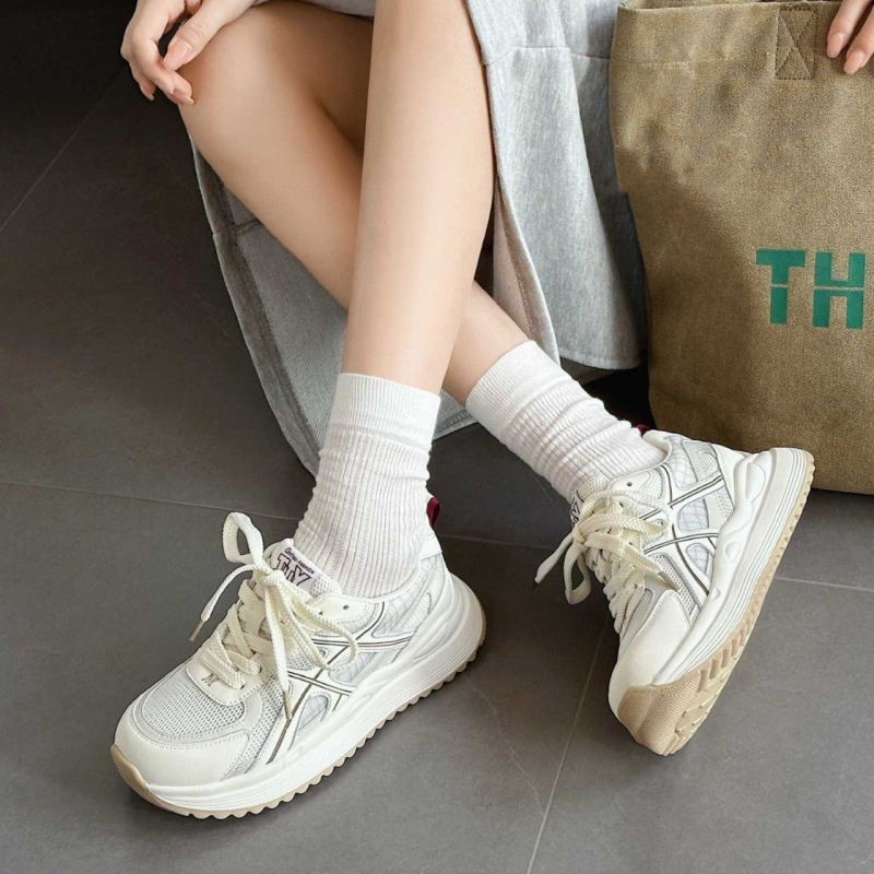 Ženske tenisice s mrežastim gornjim dijelom, stil dad shoes, 2025 ljeto–jesen, debela potplat za povećanje visine, bijele, lagane, prozračne