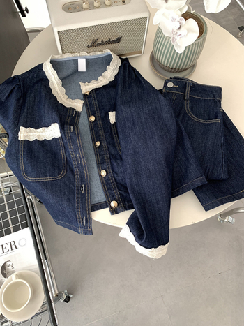 Omalai denim set s čipkastim panelima: top s dugim rukavima i midi suknja, proljeće 2025