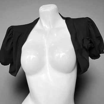 Crni ljetni goth dvodijelni set: haljina s halter dekolom i mašnicom te kratki kardigan