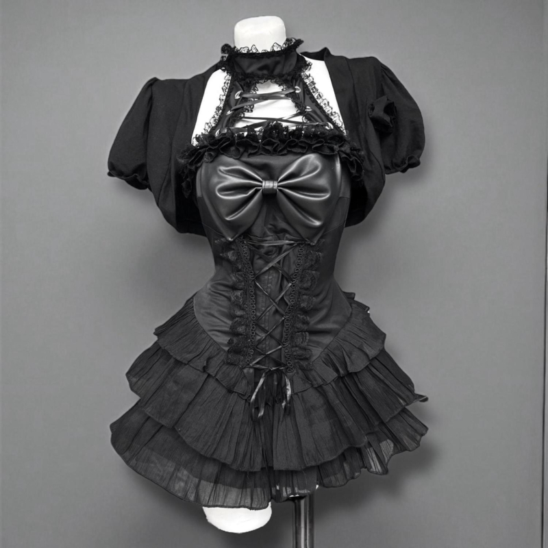 Crni ljetni goth dvodijelni set: haljina s halter dekolom i mašnicom te kratki kardigan