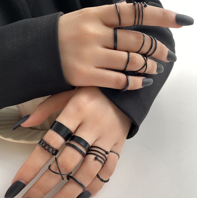 Set od 16 crnih prstenova s geometrijskim minimalističkim dizajnom, unisex, prepoznatljiv stil