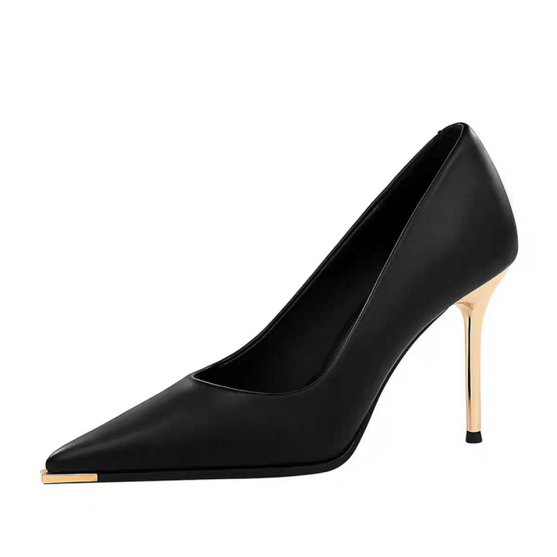 Ženske štikle s oštrim vrhom i otvorenim prednjim dijelom, tanak potpetica, stiletto, visina pete iznad 8 cm