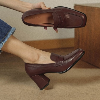 Ženske cipele od teksturirane teleće kože, retro stil, debeli blok potpetica, četvrtasti vrh, slip-on, proljeće 2025