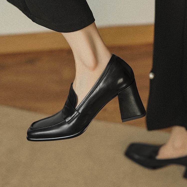 Ženske cipele od teksturirane teleće kože, retro stil, debeli blok potpetica, četvrtasti vrh, slip-on, proljeće 2025