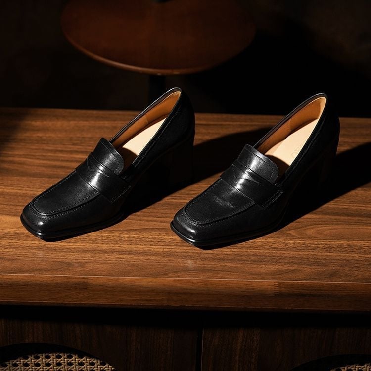 Ženske cipele od teksturirane teleće kože, retro stil, debeli blok potpetica, četvrtasti vrh, slip-on, proljeće 2025