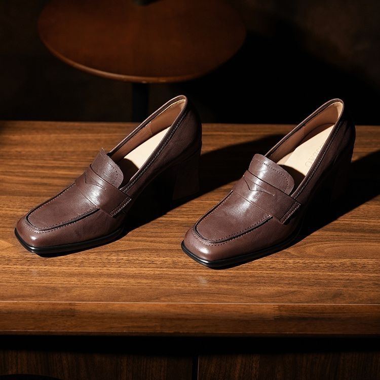 Ženske cipele od teksturirane teleće kože, retro stil, debeli blok potpetica, četvrtasti vrh, slip-on, proljeće 2025