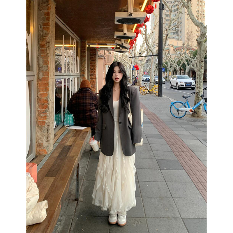 Žensko sako za jesen 2025, vrhunska kvaliteta i elegancija, korejski stil, opušten kroj za sitnije figure.