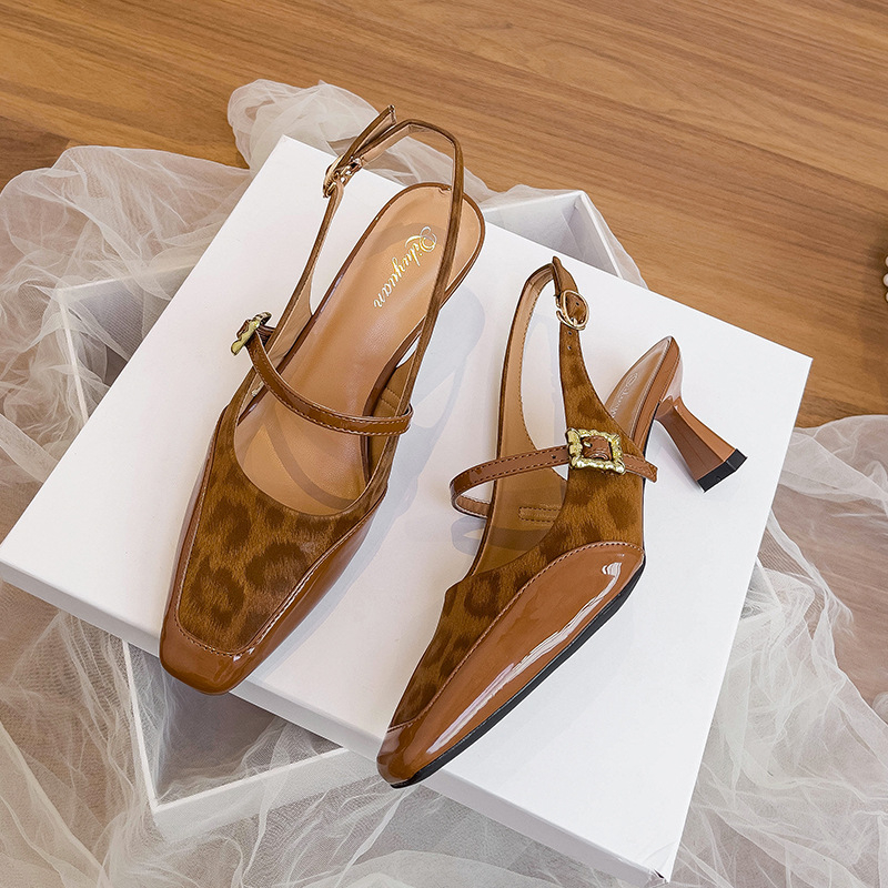 Дамски сандали във френски стил с леопардов принт, квадратен нос, открит гръб, с една презрамка и висок ток