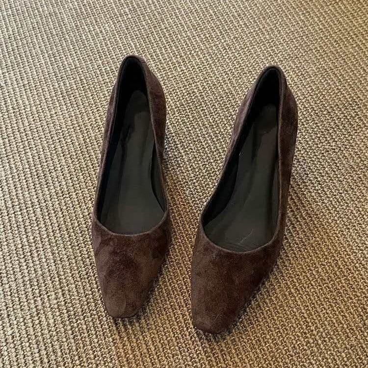 Ženske cipele od brušenog materijala (suede), smeđkasto-kava boja, srednji blok potpetica, kvadratni vrh, retro stil, slip-on