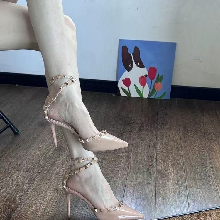 Ženske sandale s visokim petama, oštar vrh, riveti, tanak štikla, sandale s jednim remenom, nude boja