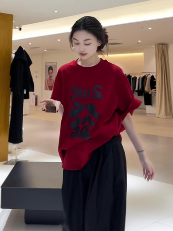 Ženski T-shirt s kratkim rukavima, u korejskom stilu, s tekstnim uzorkom, udoban ležeran kroj.