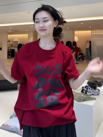 Ženski T-shirt s kratkim rukavima, u korejskom stilu, s tekstnim uzorkom, udoban ležeran kroj.