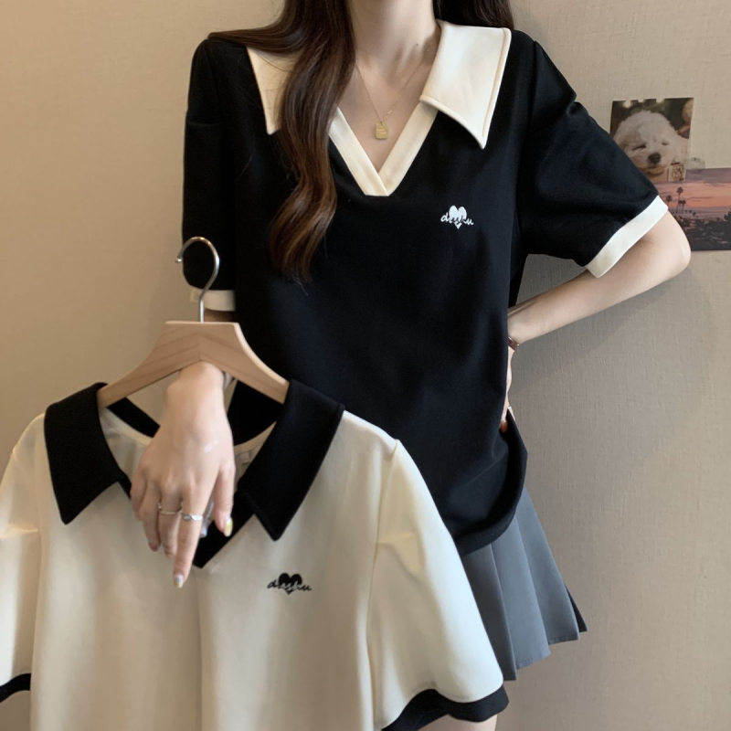 Plus-size ženska majica s polo ovratnikom, kratki rukavi, kontrastni blokovi, ljetni komad, pokriva trbuh i vizualno čini siluetu vitkijom