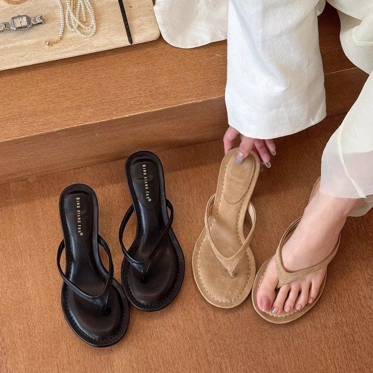 Sandale s otvorenim prstom, uskim petama, klipsom za prst, mareličaste boje, francuski stil, ljeto