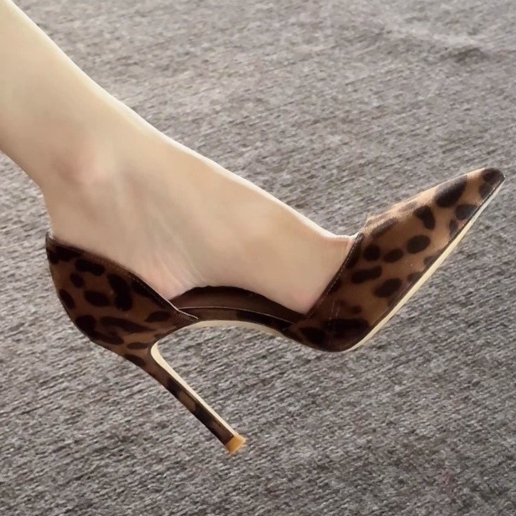 Cipele na visoku petu s francuskog stila i leopard uzorkom, špičast nos, tanak potpetica, 2026 novi model, jednostavan i elegantan, savršeno uz haljinu