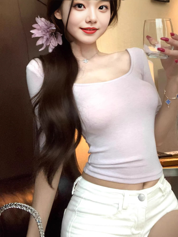 Ženski crop top s U‑dekolteom, kratki rukavi, otvorena leđa, ljeto
