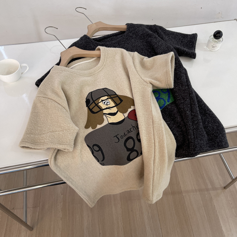 Ženski T‑shirt s kratkim rukavima s printom crtića, unutarnji flis, korejski stil, udoban kroj, proljeće 2025.