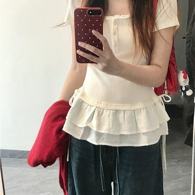 Ženski T‑shirt kratkih rukava s patchworkom, francuski stil, ljeto 2025, uski kroj, okrugli izrez, detalji sa šnuralama