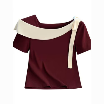 Ženski top s blok boja i asimetričnim izrezom, ramena otkrivena, kratki rukavi, crop top, ljeto 2025