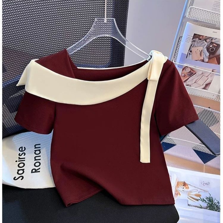 Ženski top s blok boja i asimetričnim izrezom, ramena otkrivena, kratki rukavi, crop top, ljeto 2025