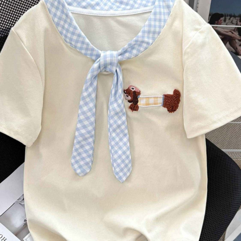 Akademski stil s izvezenim psom na kariranom uzorku, mašna oko vrata, kratki rukavi, ženski ljetni T-shirt, uski kroj