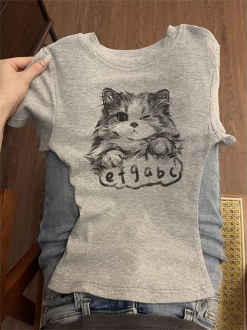 Ženski slim-fit T-shirt s okruglim izrezom i kratkim rukavima, vintage siva, ljetni osnovni top