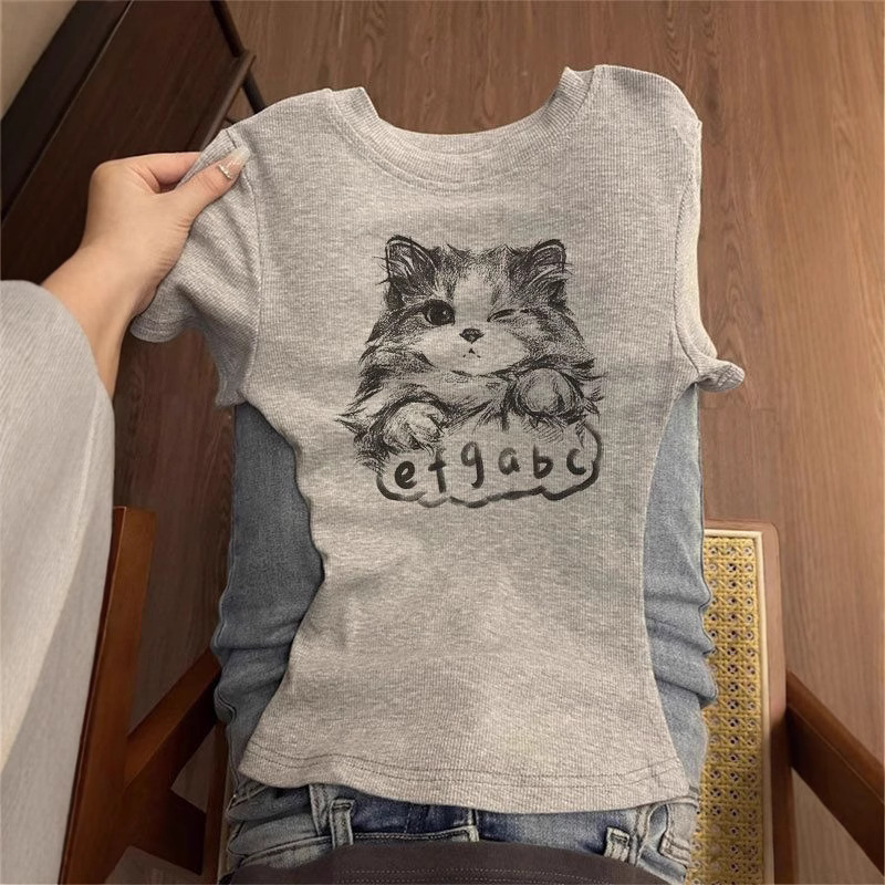 Ženski slim-fit T-shirt s okruglim izrezom i kratkim rukavima, vintage siva, ljetni osnovni top