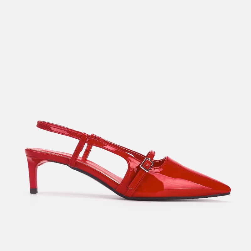 Женски сандали на ток с остър нос, патентована кожа, с катарама и открита пета