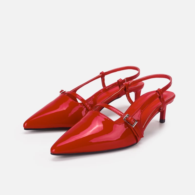 Женски сандали на ток с остър нос, патентована кожа, с катарама и открита пета
