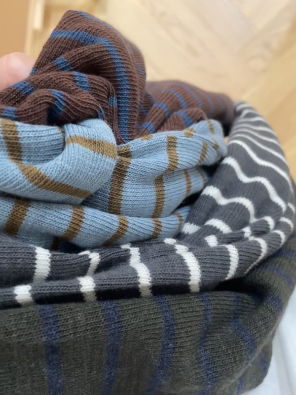 Ženski pamučni T-shirt s prugama i blokovima boja, japanskog stila inspirirano gostinjskim domom, široki kroj, dugi rukav, okrugli izrez, jesen 2025