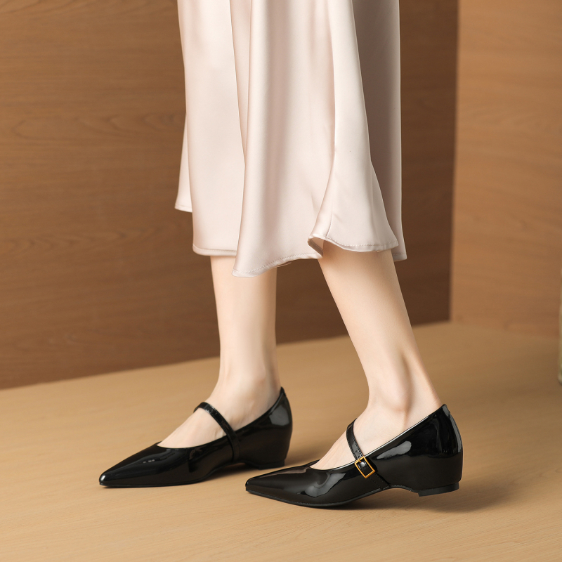 Francuski stil: crne ženske cipele srednje visoke s oštrim nosom, kožne slip-on Mary Jane cipele, proljeće 2026