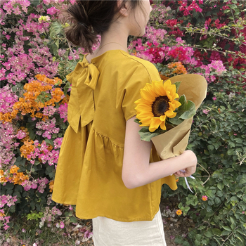 Ženska ljetna bluza s kratkim rukavima, svijetložuta, okrugli izrez, stražnji vez, slatko i nježno