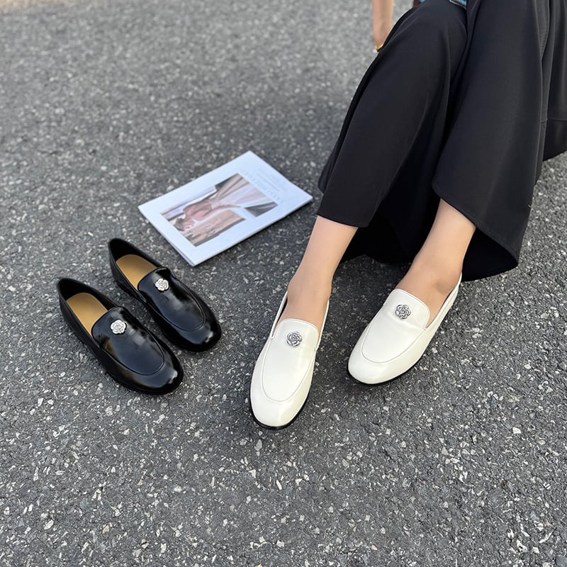 6088-10 Ženske loafers od prave kože s cvjetnom kopčom, mekom potplatom, kvadratnim vrhom, slip-on, retro britanski stil