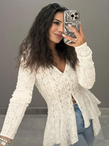 Ženski cardigan-top s čipkom, prorezima, uski kroj, dugi rukavi, jednobojna boja, V izrez