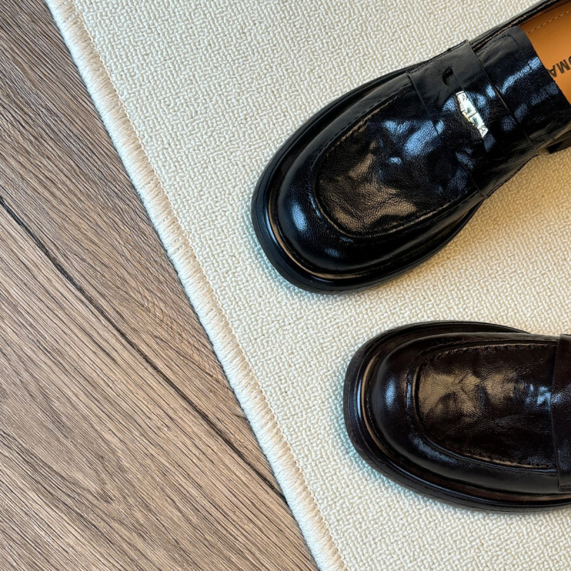 Damske loaferice od prvovrste ovčje kože, velika veličina, debela peta, slip-on, retro stil, prava koža, za proljeće i jesen, s zlatnim novčićima
