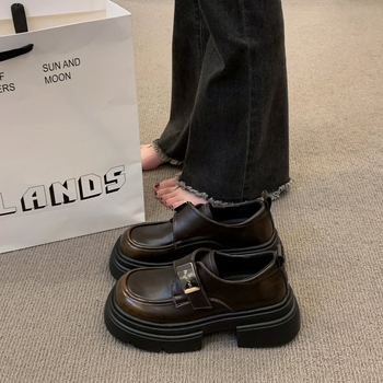 Дамски лофери в британски стил, малък размер, дебела подметка, удобни и универсални, ниски токчета