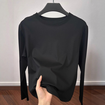 Ženski T-shirt s dugim rukavima od Pima pamuka, ležernog kroja, jednobojan, idealan kao osnovni sloj za ležerni stil i vizualno ističe siluetu