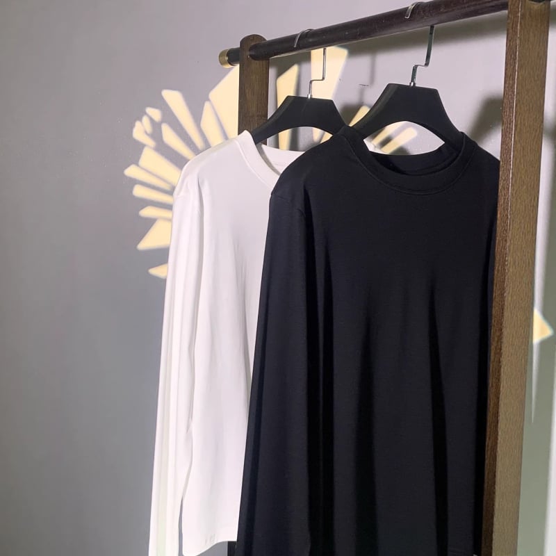 Ženski T-shirt s dugim rukavima od Pima pamuka, ležernog kroja, jednobojan, idealan kao osnovni sloj za ležerni stil i vizualno ističe siluetu