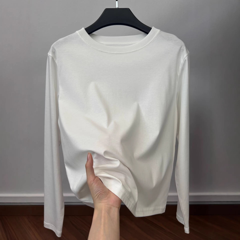 Ženski T-shirt s dugim rukavima od Pima pamuka, ležernog kroja, jednobojan, idealan kao osnovni sloj za ležerni stil i vizualno ističe siluetu